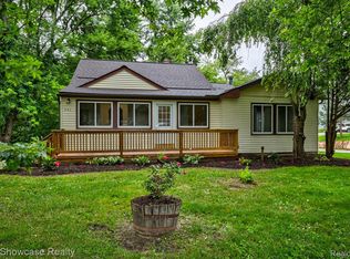 941 Harry Paul Dr, Lake Orion, MI