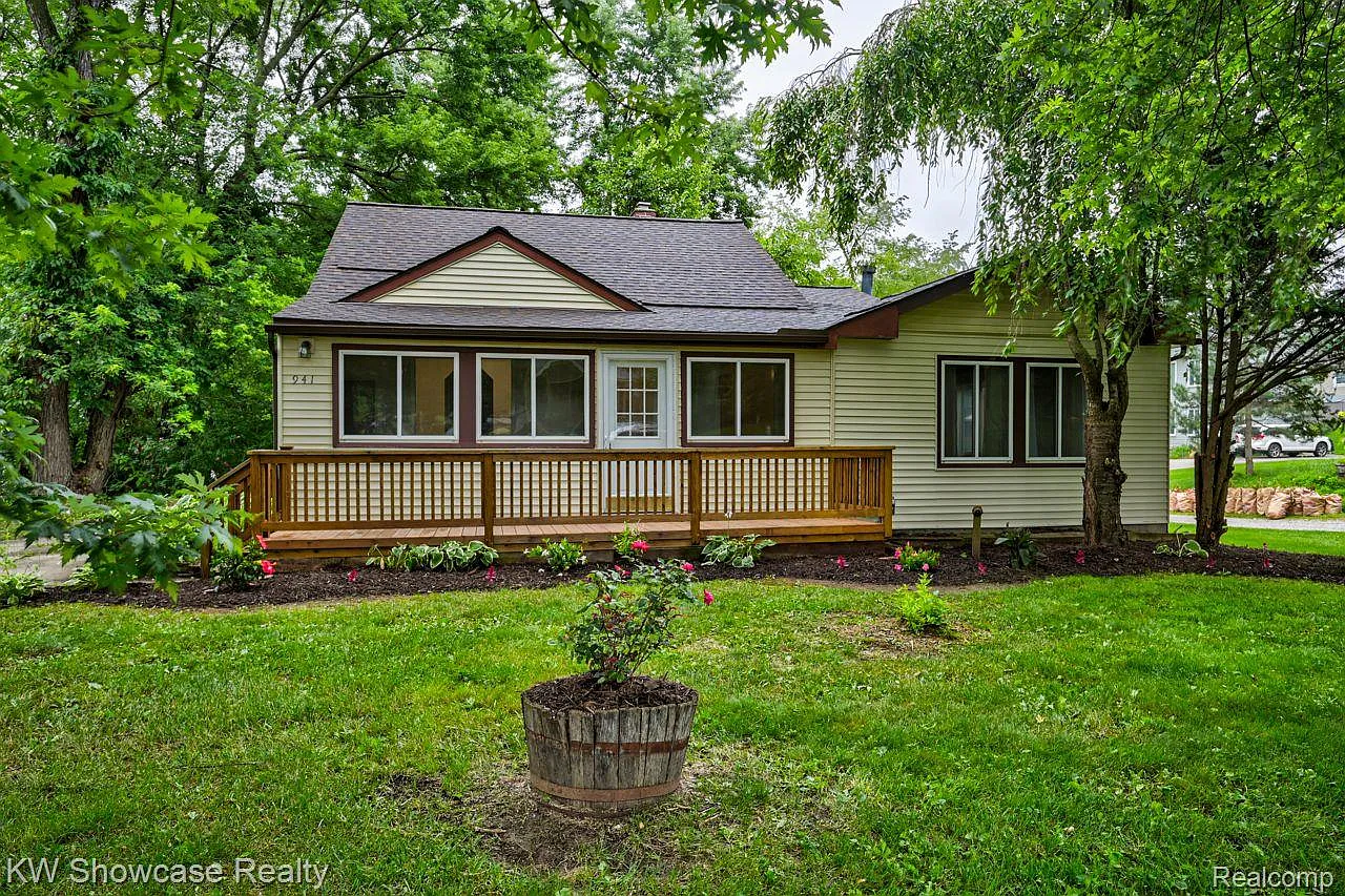 941 Harry Paul Dr photo 1