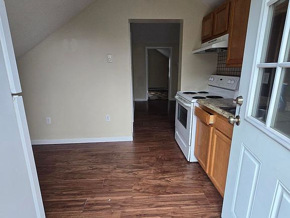 2nd image of 137 E Mechanic St #C