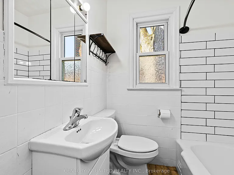 661 Rubidge St — Photo 11