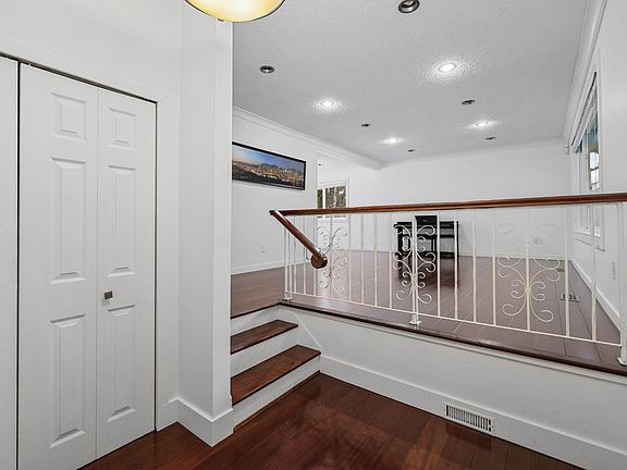 4th image of 10421 Santa Monica Dr