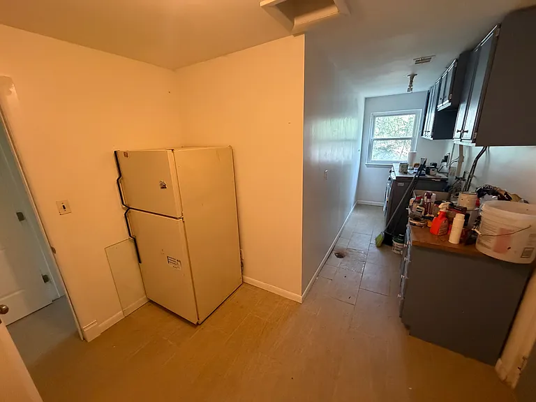 basement laundry room