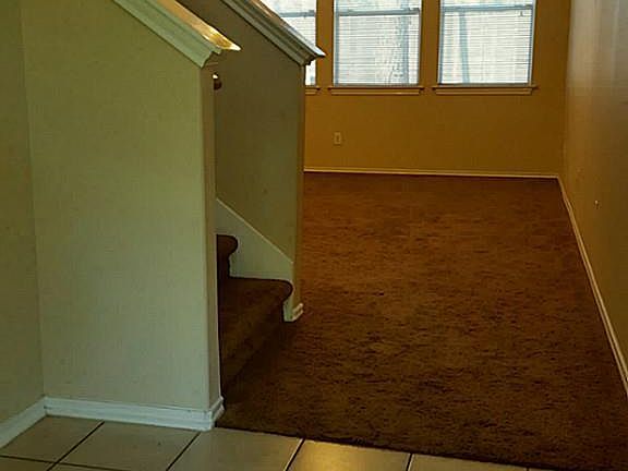 4th image of 111 Gallery Cove Ct