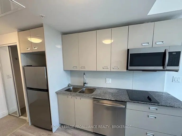 652 Princess St #1002 — Photo 4