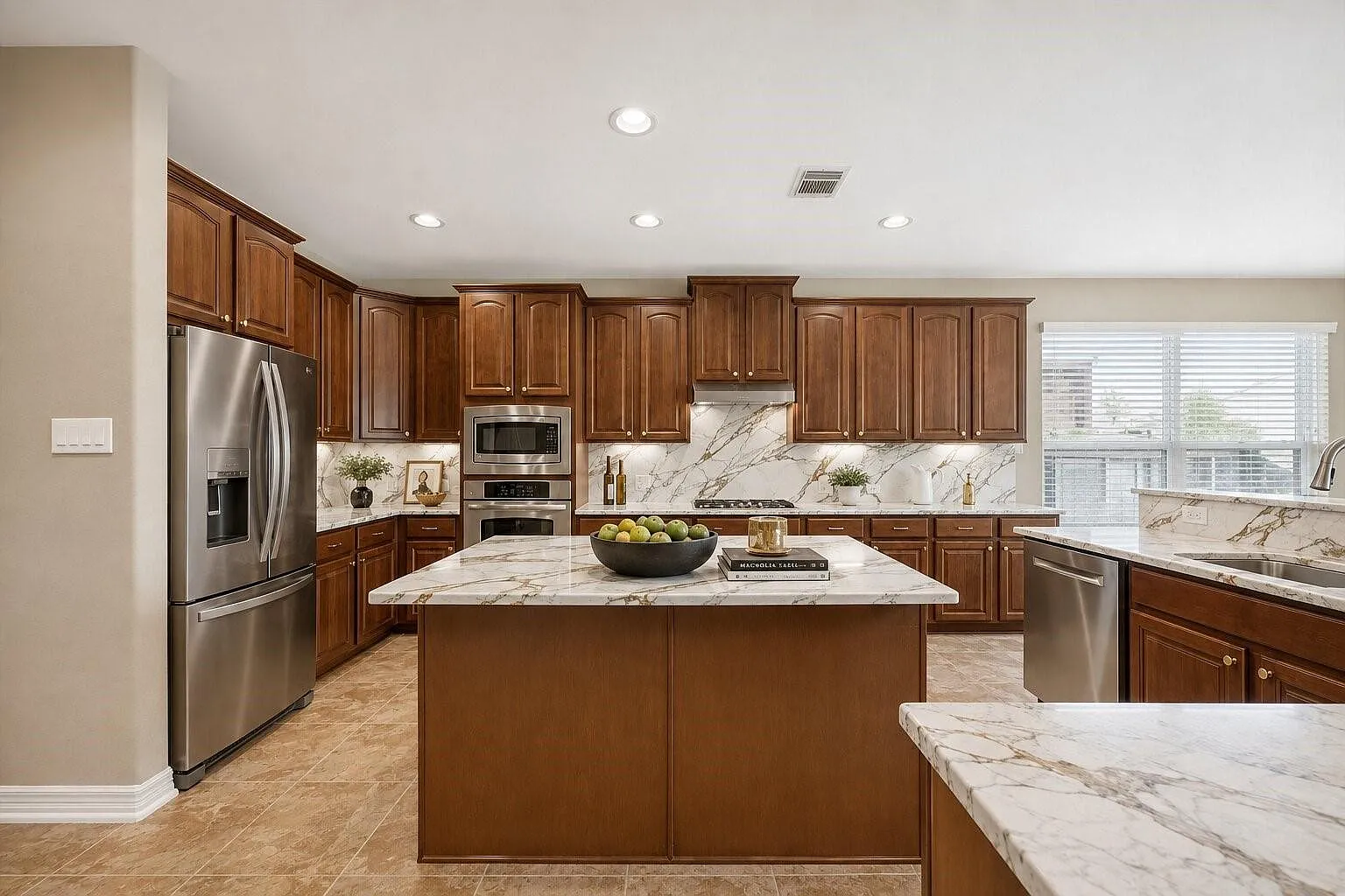 5 bed, 3.5 bath, 4300 sqft, $4,500 — Photo 1