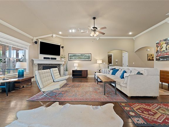 3rd image of 4201 SW Beech Ln