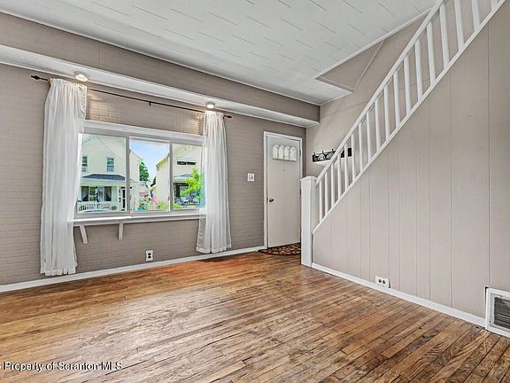 4th image of 521 Florin St
