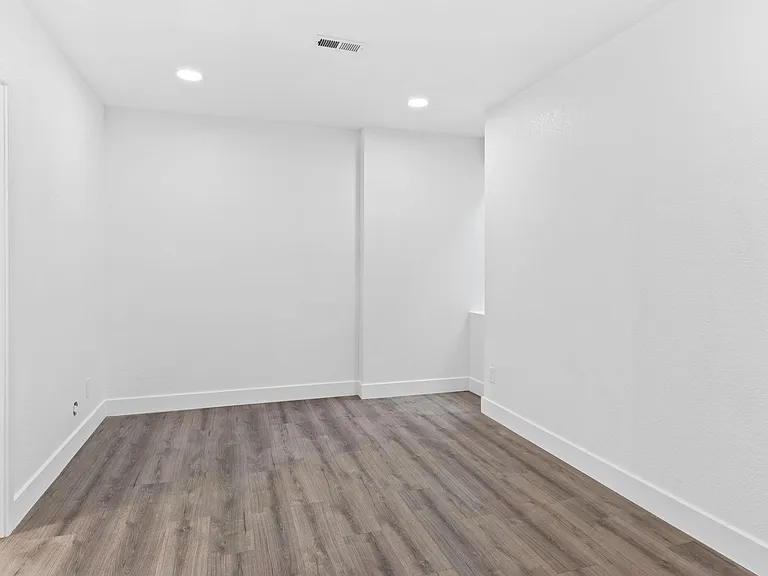 2815 W 52nd Ave — Photo 27