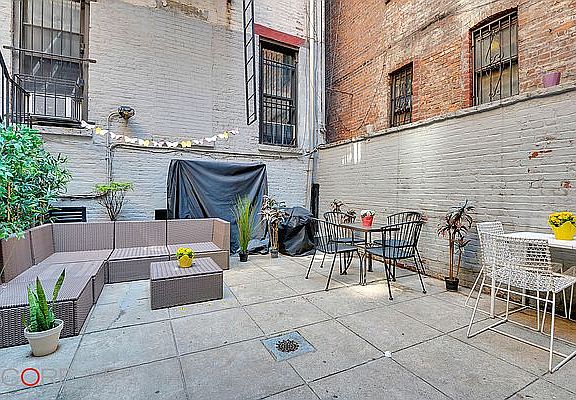 5th image of 220 E 74th St APT 2A