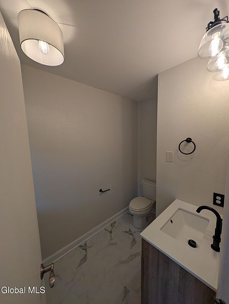 4th image of 20 Lexington Drive