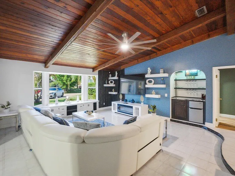 1326 SW Bartell Ave — Photo 10