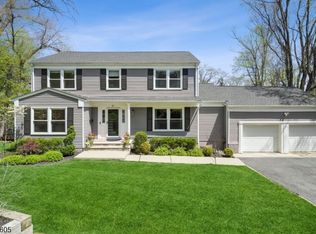 26 Fellswood Dr, Verona, NJ 07044