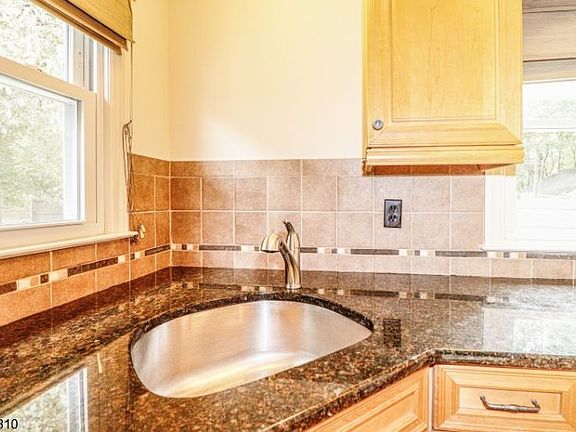 4th image of 9A Diller Ave