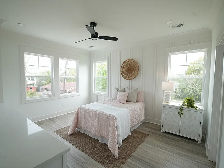 2047 Forest Ave — Photo 8