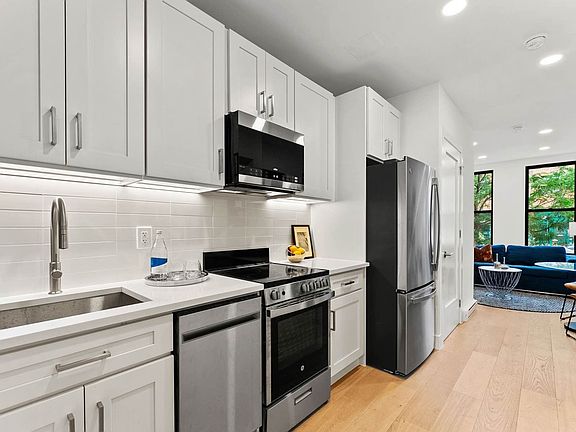 5th image of 168 Sumpter St #1L