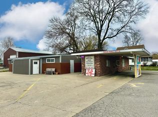 1051 E North Ave, Flora, IL 62839
