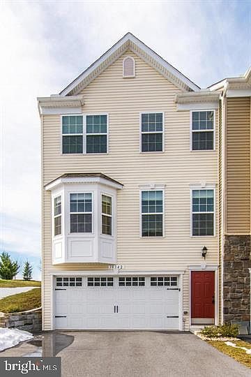 1st image of 10342 Lantern Ln