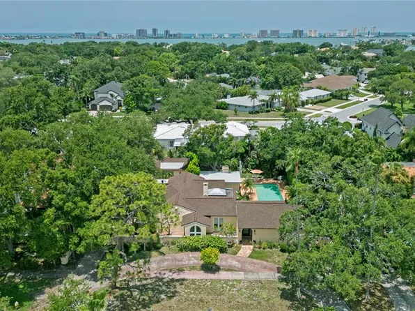 1330 Indian Rocks Rd, Belleair, FL 33756