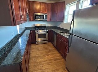 72 Pine Ave APT 2C, Riverside, IL 60546