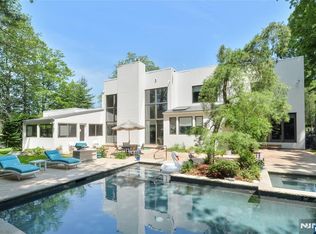 21 Hunter Rdg, Woodcliff Lake, NJ 07677