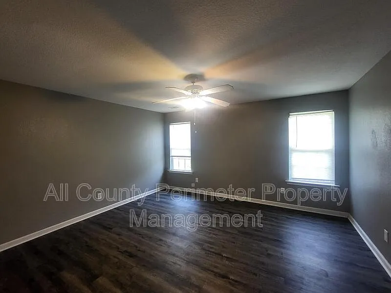 3 bed, 2.5 bath, 1257 sqft, $1,445 — Photo 3