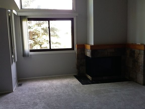 4th image of 1016 Cumberland Ct