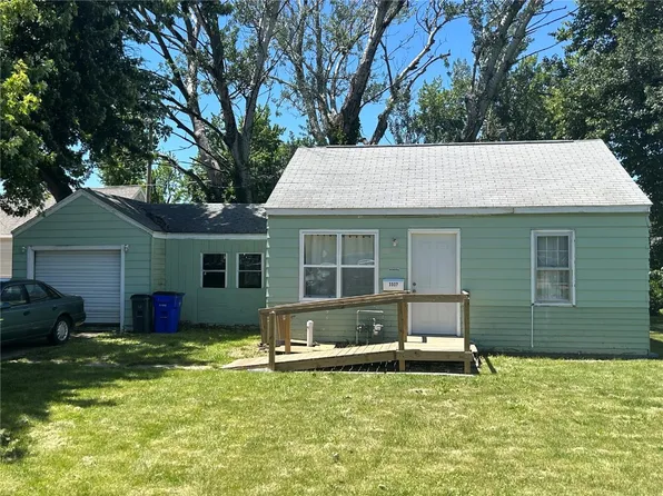 3307 Eastern Ave NE, Cedar Rapids, IA 52402
