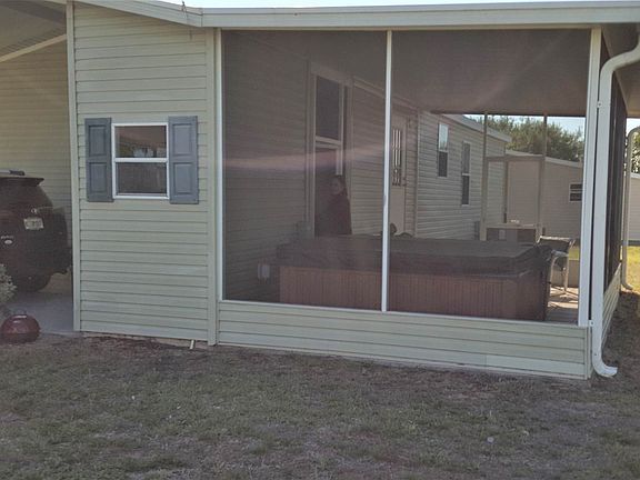 screened lanai in back