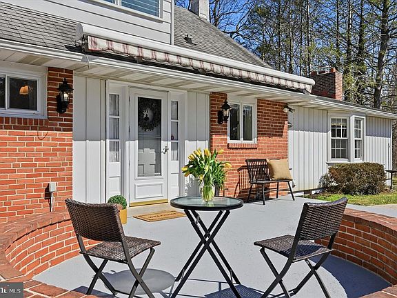 2nd image of 51 Rampart E