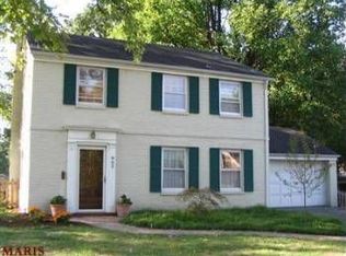 862 Warwick Ln, Saint Louis, MO