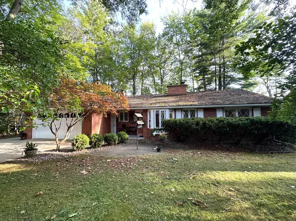 324 Powderhorn Dr, Houghton Lake, MI 48629