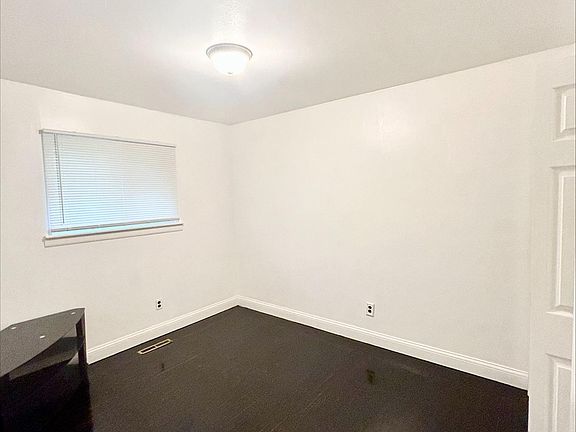 3rd image of 26730 Roberta St