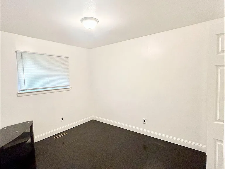 26730 Roberta St — Photo 3