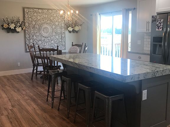 Kitchen Island/Dining room