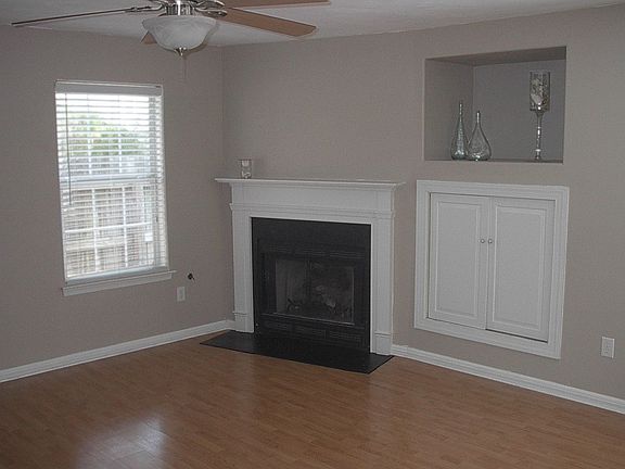 2nd image of 201 Rockwood Pl