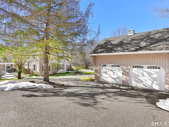 3rd image of 297 Long Mountain Road