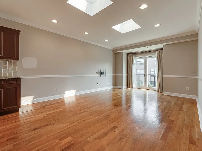 211 Madison St #4 — Photo 6