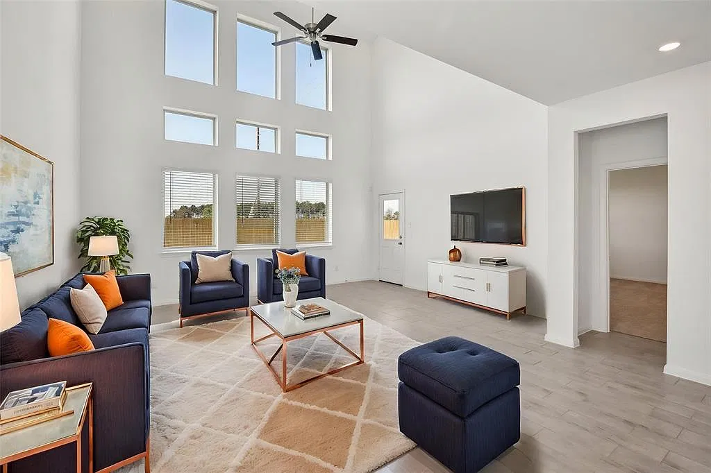 5 bed, 2815 sqft, $4,000 — Photo 1