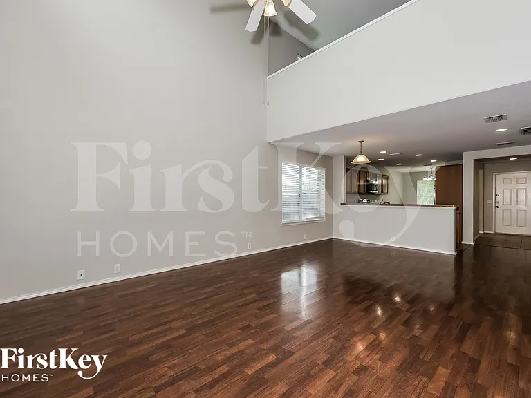 4500 Chris Dr — Photo 5