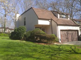 29 Cedar Ln N, Glen Head, NY 11545