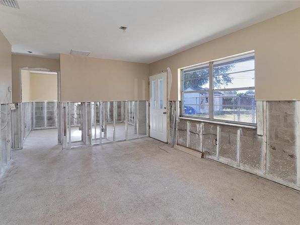 saint-petersburg-florida-81389989 picture