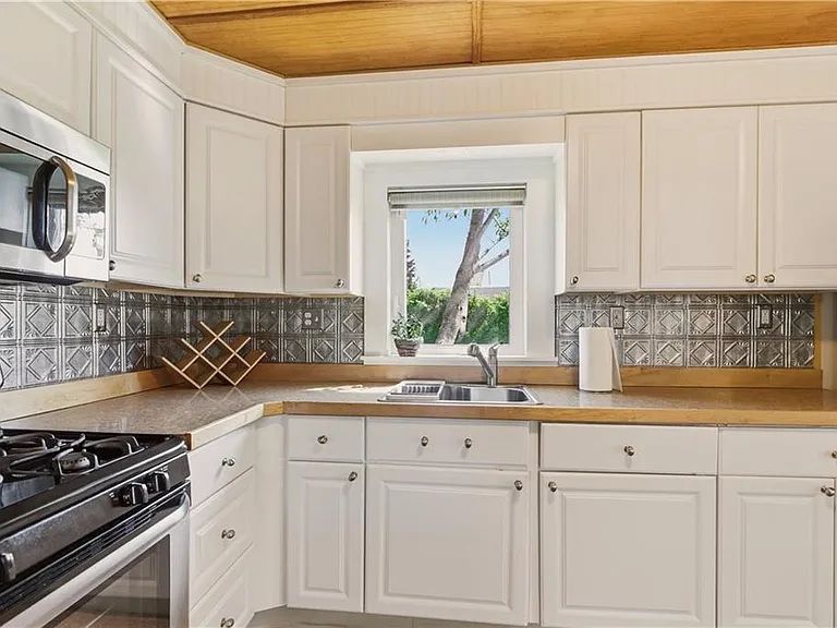 272 Riverside St — Photo 19