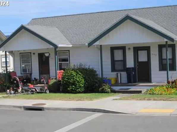 555-557 Spruce St, Brookings, OR 97415