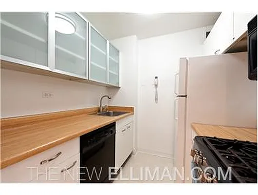 Rented by Douglas Elliman | media 17