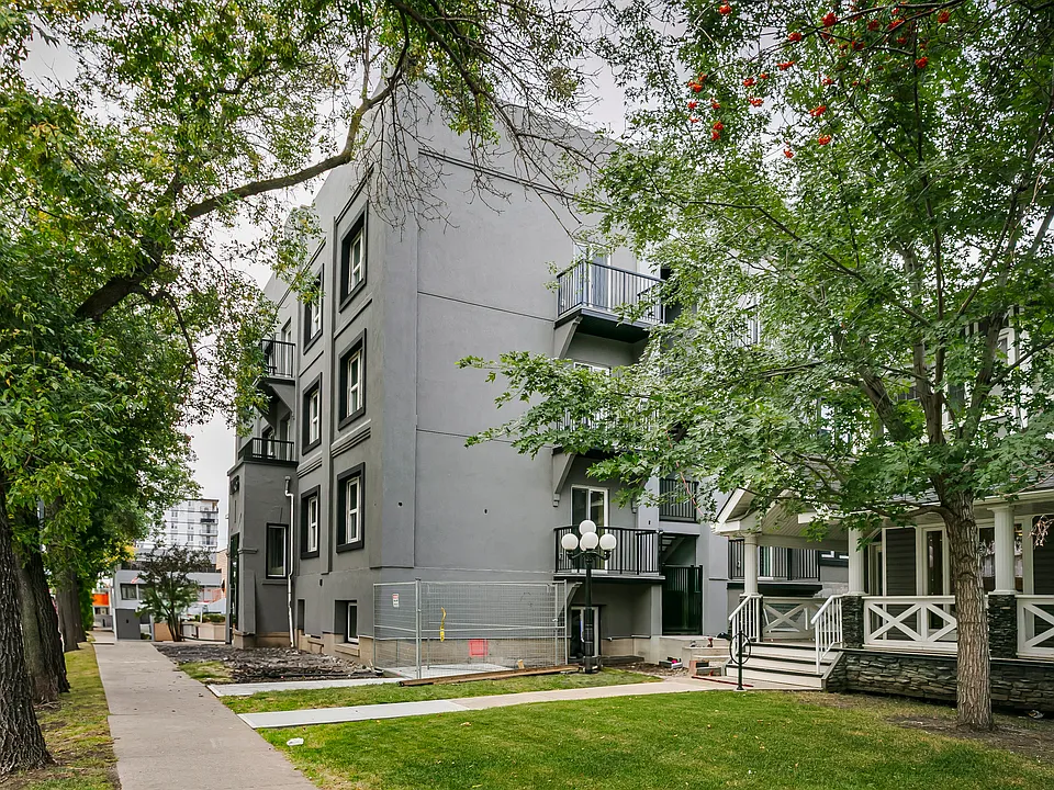 10146 121st St NW #304