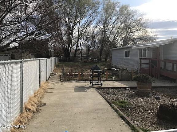 3rd image of 902 McLean Dr