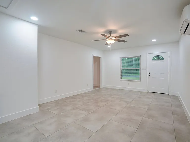 1800 Grace St — Photo 10