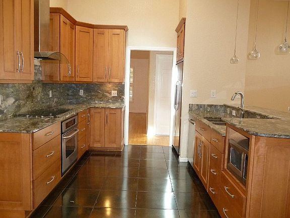 4th image of 1014 Knollwood Ct
