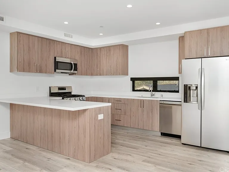 5923 Laurel Canyon Blvd #200 — Photo 4