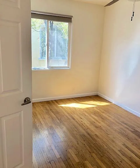 Rose Ave — Photo 11